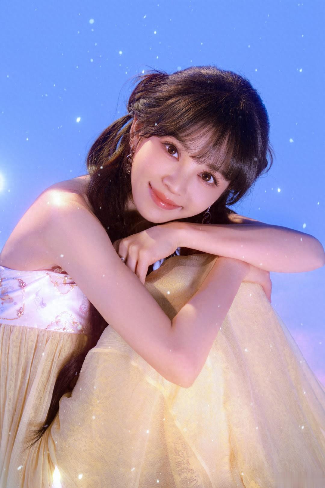 田曦薇：甜妹脸蛋，御姐身材！