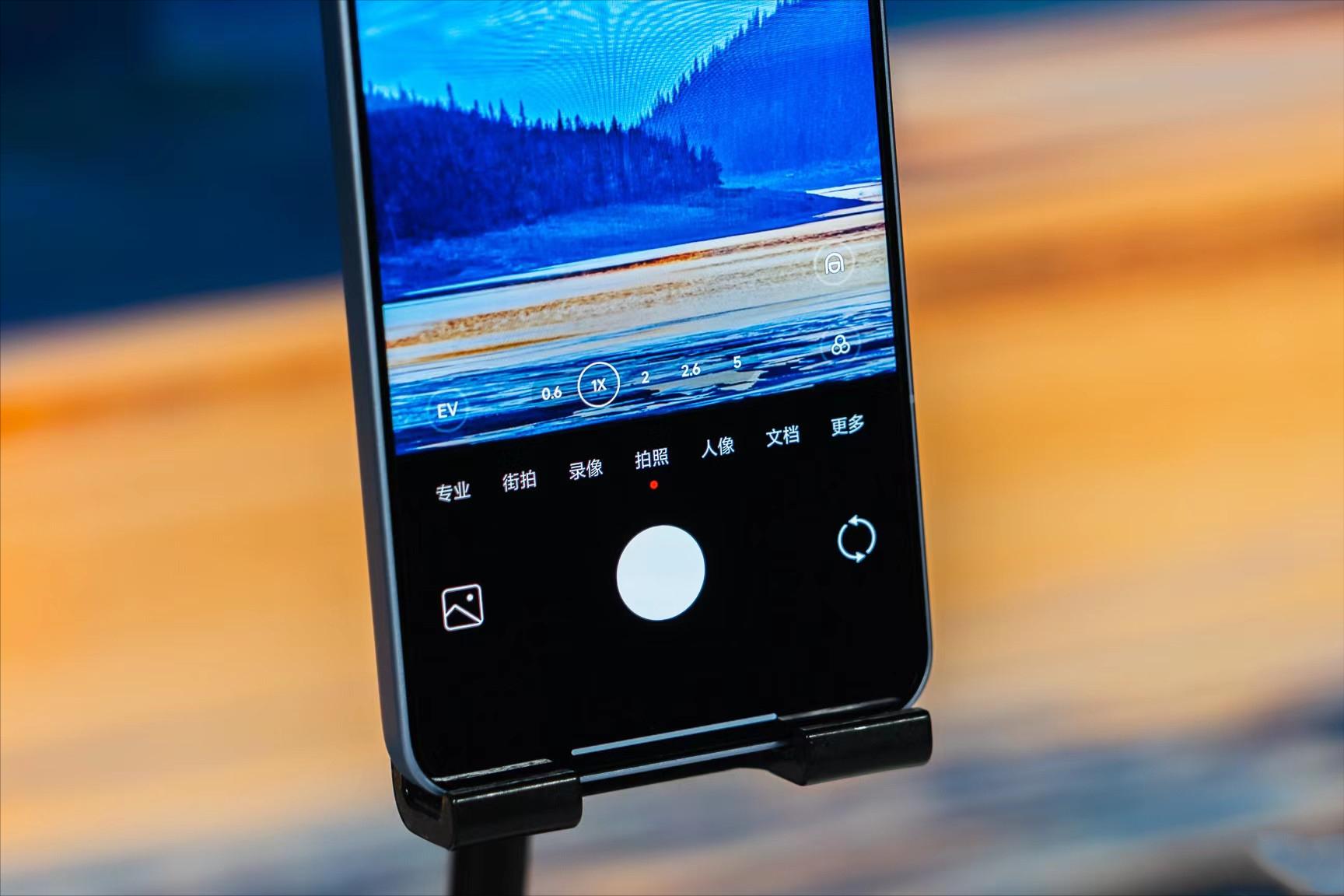 小米“小鋼炮”誠意十足！512GB大降2229元，極窄直屏+龍晶玻璃