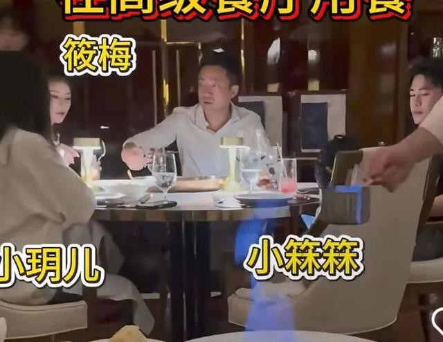 具俊晔近照曝光！在大S墓地旁自备椅子守候，神情哀伤人又黑又瘦