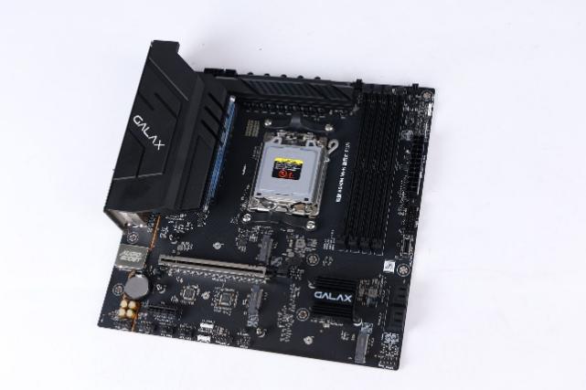 中端裝機新方案！影馳聯盟B650MWi-Fi 黑武士PLUS 主板開箱