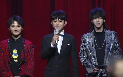 单依纯没想到,合唱风波仅过8天,央媒点名周深,让人刮目相看