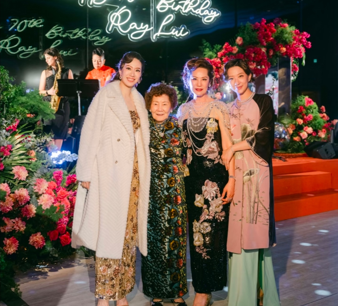 徐子淇妹妹与名媛聚会,打扮低调一脸富态,嫁富商生3子很幸福