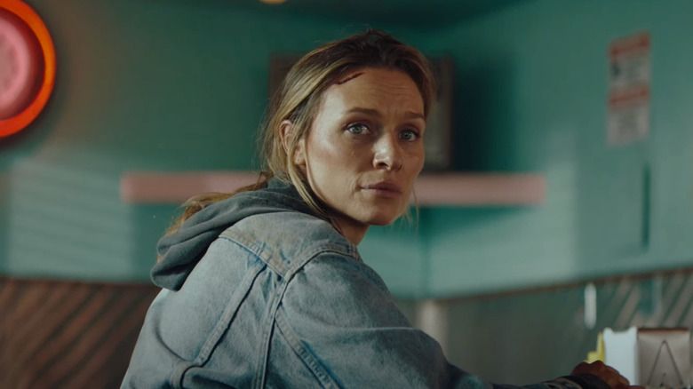 这部R级片用\杀疯的妈\炸穿了平行宇宙:复仇只是终极内耗