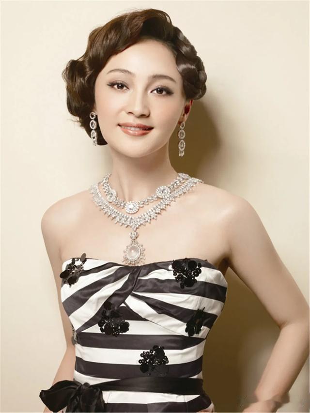 从当红女星到“出轨门”，42岁姚笛如今过得怎么样？