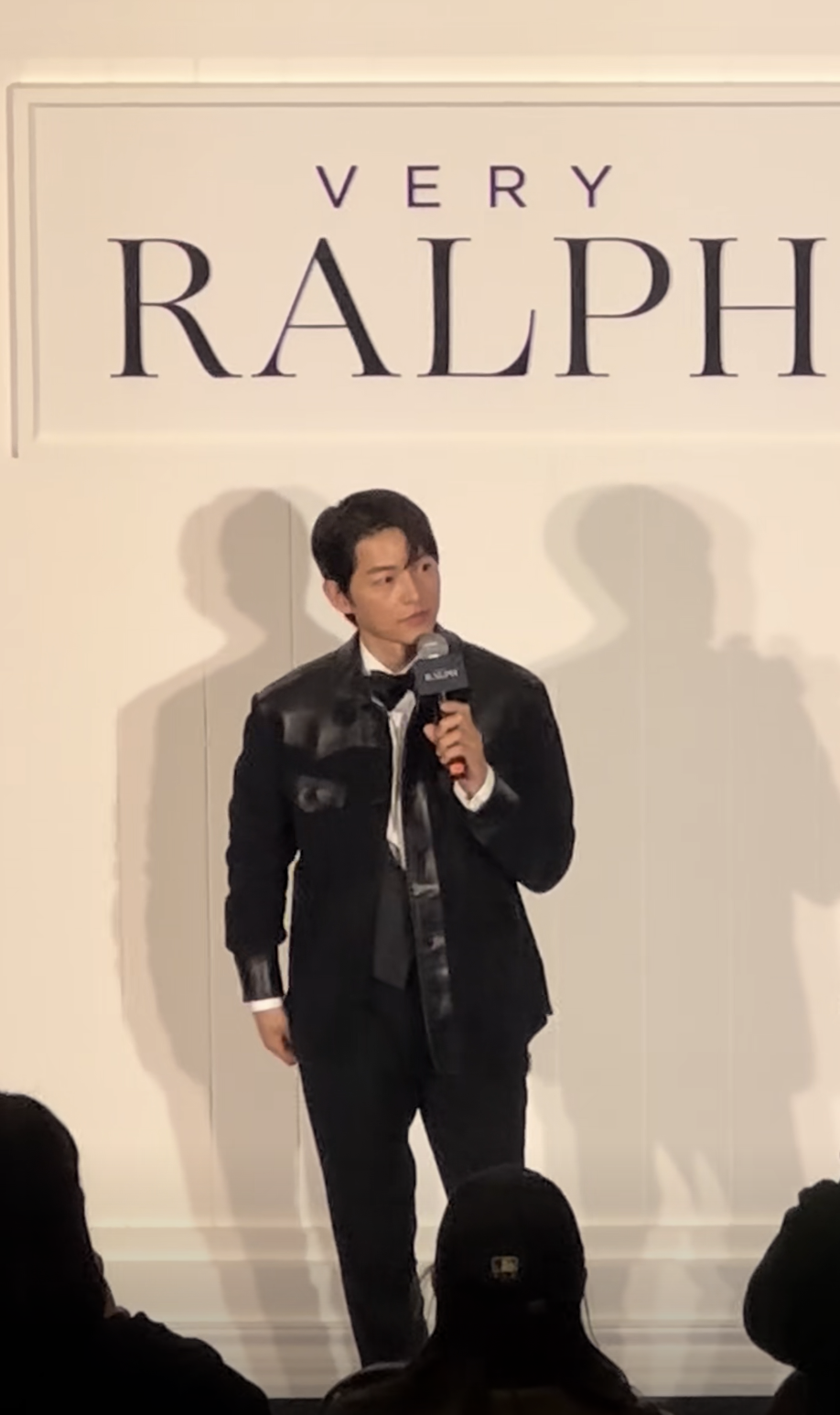 香港这一晚,55岁古天乐和40岁宋仲基同框,才发现男人的花期好短