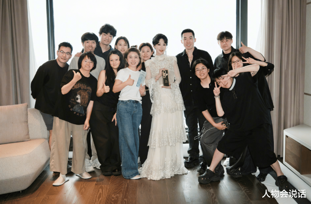 这一次，人气口碑赢麻了的杨紫，又给特立独行的刘亦菲提了个醒