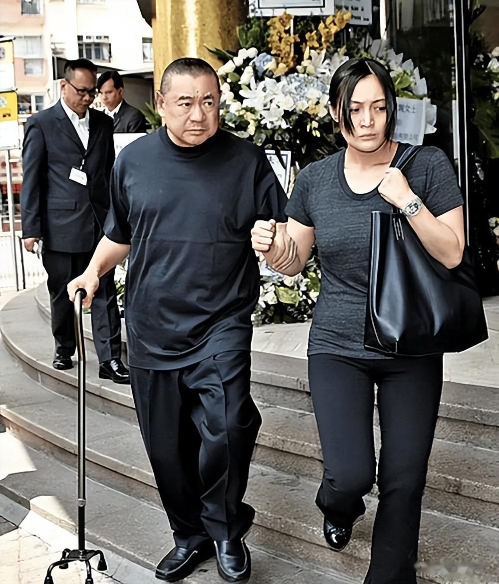 甘比大女儿17岁一脸富贵相,深受刘銮雄宠爱,比两个异母姐姐幸运