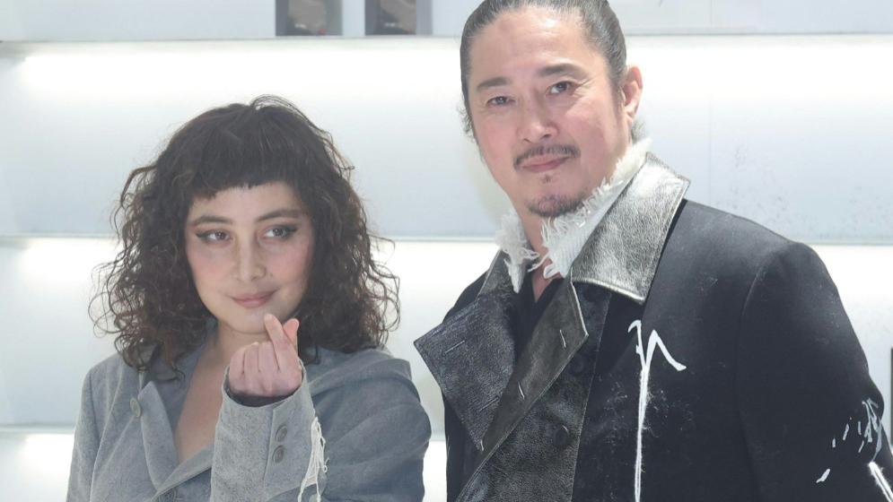 赌王女婿三度病重紧急出国做手术，何超仪停工陪伴，已花掉数千万