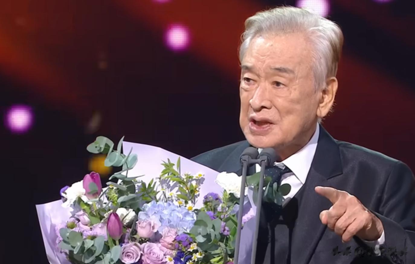李顺载离世后，总统李在明第一个送花圈到灵堂，韩国罕见举国哀悼