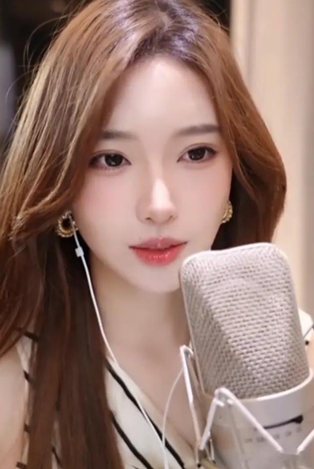 女主播后悔买百万奢侈品包,曾花光100万买车,后来只值40万