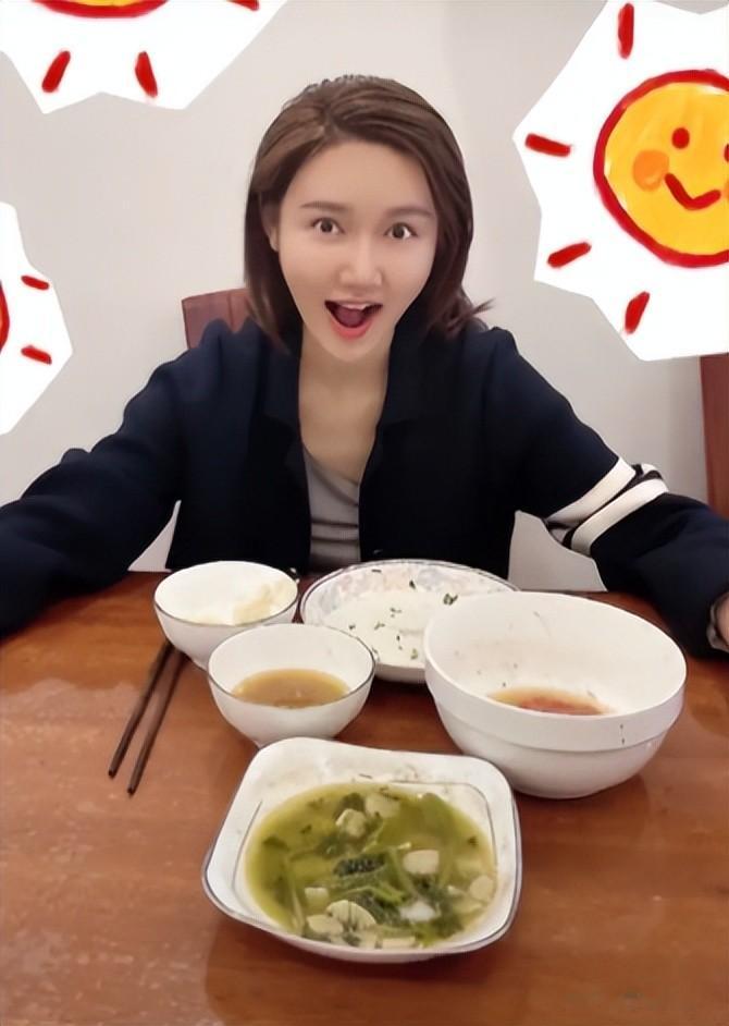 \央视穷鬼\龙洋底牌被扒光，每月撑死赚2万，和张韬关系一目了然