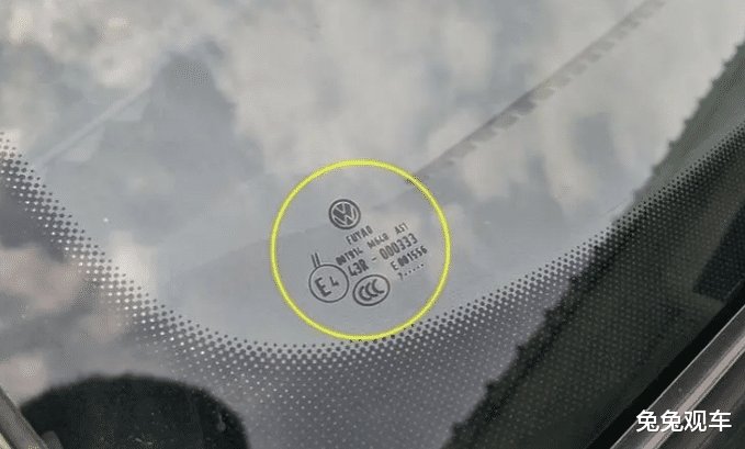 汽车玻璃出现裂痕：换or不换？老司机拆解3类损伤，学会这3招自己修复！