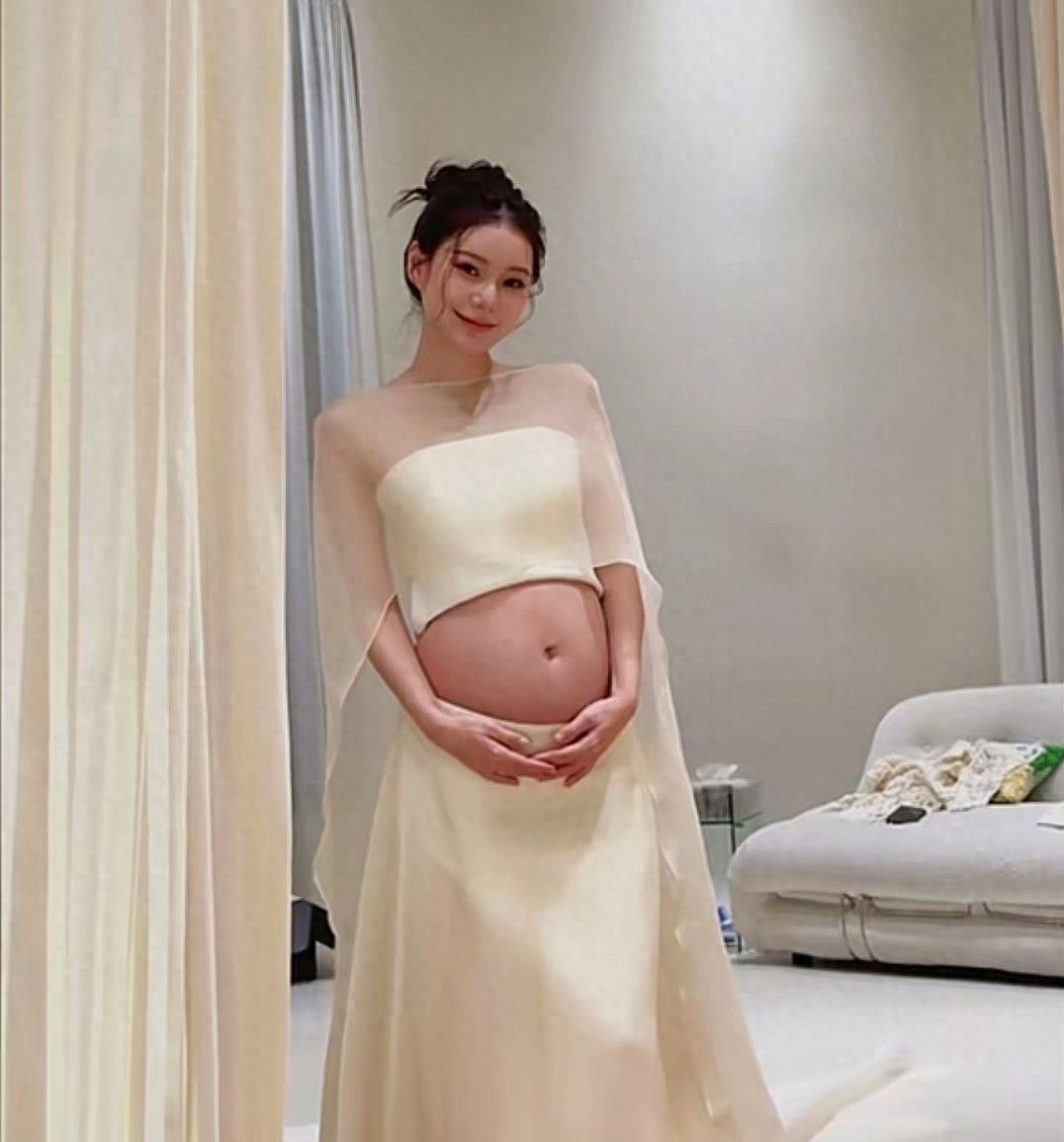 汪小菲老婆马筱梅晒孕肚照，这下不遮遮掩掩了，祝福母子平安啊