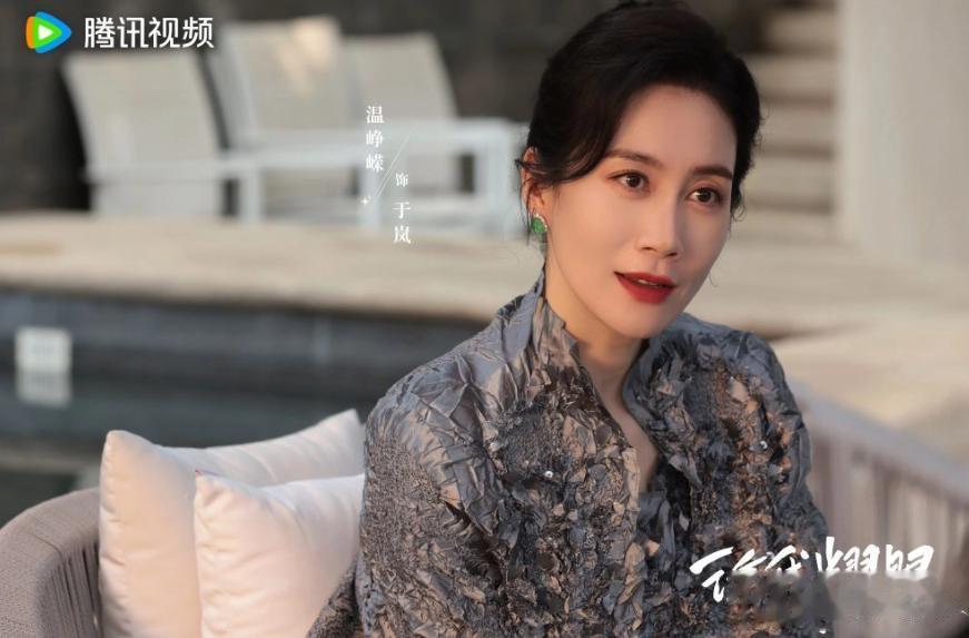 《许我耀眼》赵露思片酬拿1200万碾压陈伟霆,唐晓天仅是她20分之1