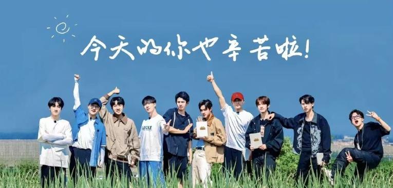 乌镇偶遇明星:彭昱畅真油腻,何炅一脸娇羞好娘,张子枫男人味浓