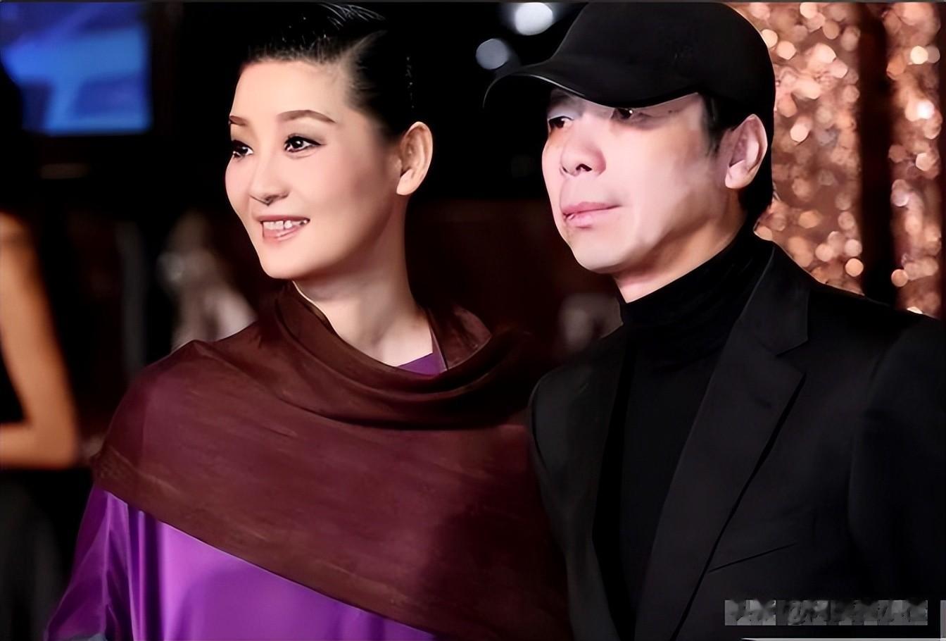 不装了,徐帆回应离婚传闻才4个月,冯小刚“小心思”藏不住了