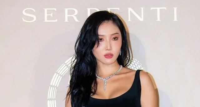 韩国女偶像出手阔绰：送一辆车给工作人员过生日，网友：想去打工