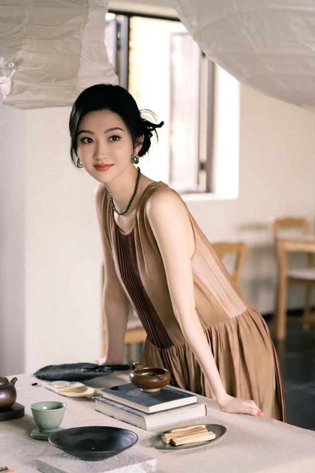 景甜，倚栏思君，心动的感觉