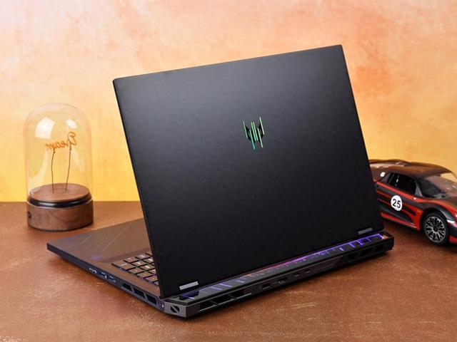 當代綜合戰力天花板！上手體驗掠奪者·戰斧18 AI旗艦電競本