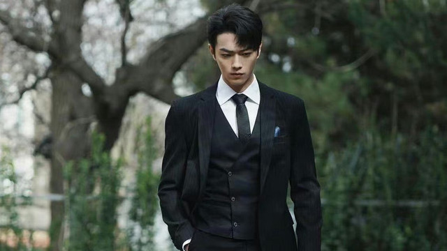 明星离开滤镜就秒变路人？路人视角下的许凯，老头衫穿搭意外惊艳