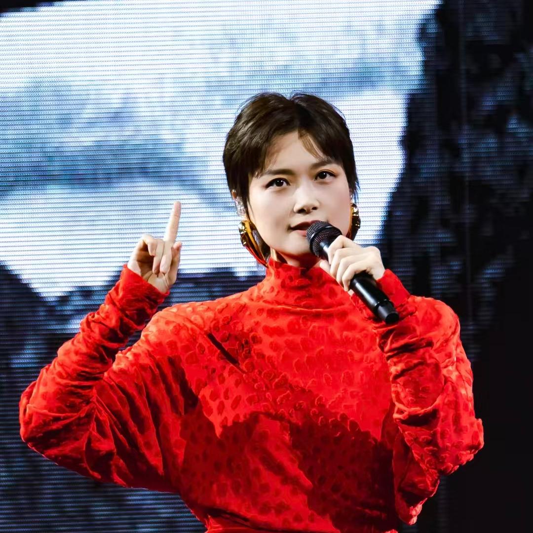 嫁法国老头真相大白5个月，41岁李宇春近况曝光，一点也不意外