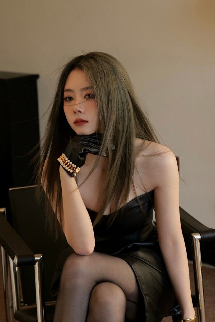 35岁的谭松韵，正是熟透的年纪，这画风好撩人。