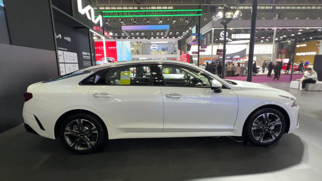 起亚准备退出中国吗？全系车型大降价，狮铂拓界嘉华降7万