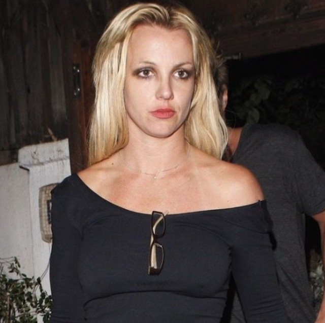 被父亲奴役13年的“小甜甜”，体内被放节育器，不让她见自己孩子