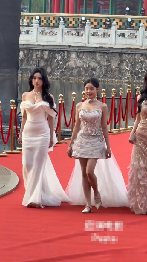 热搜上“13岁女演员打扮性感走红毯”事件：永远不要低估人性的恶