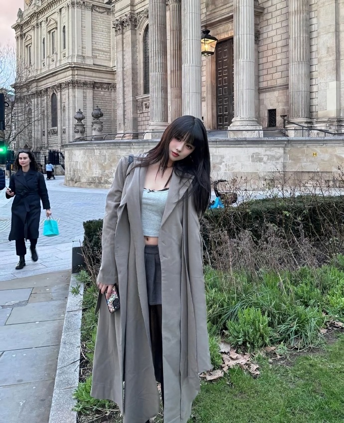 汪峰大女儿高甜官宣恋情！20岁生日海边与190cm男友深情相拥