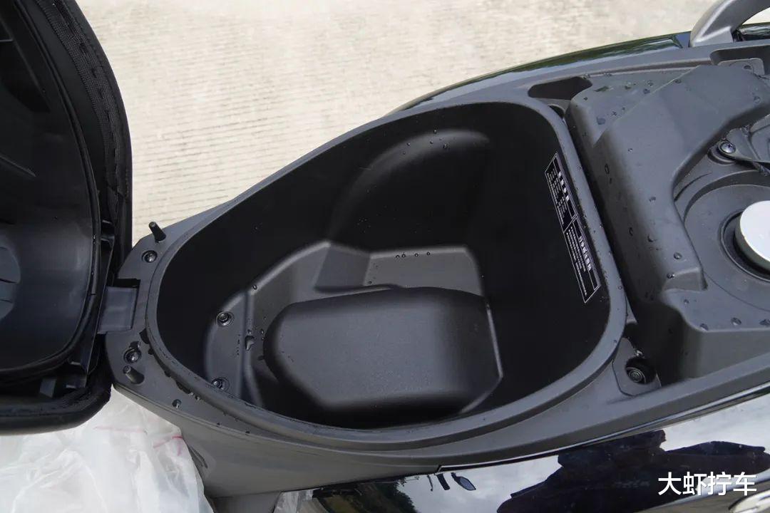 满配实用的高性价比解决方案:豪进SR07试驾测评