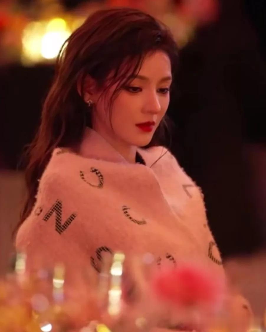 高圆圆的腰，陈妍希的胯，这些珠圆玉润的女星性感起来，迷死人