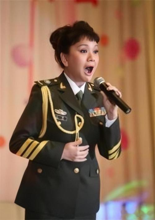 聂卫平的二婚妻子，哥哥家喻户晓，她是知名歌唱家，69岁仍未再婚