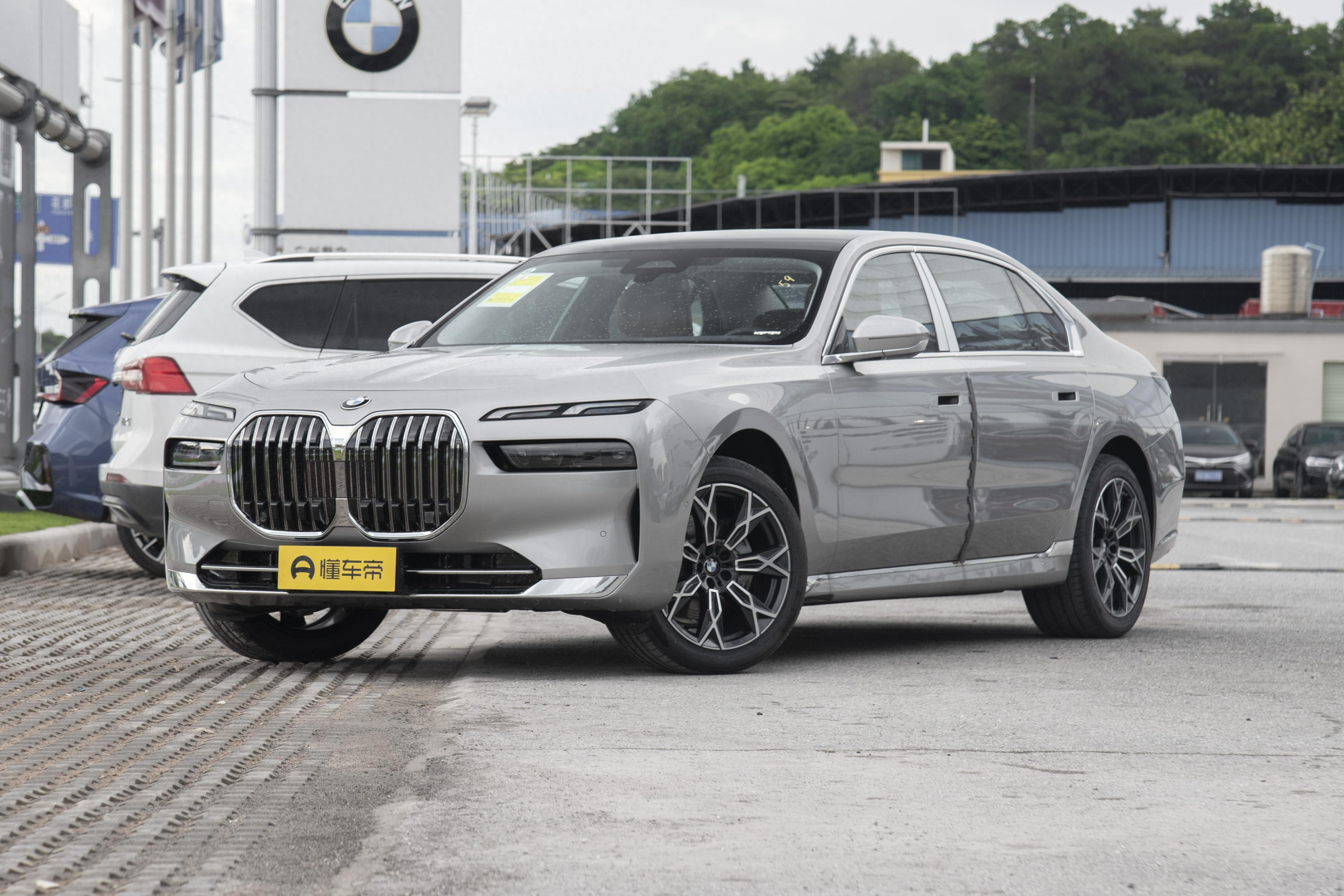 2026款宝马7系配置曝光,多选装变标配,上市待官宣