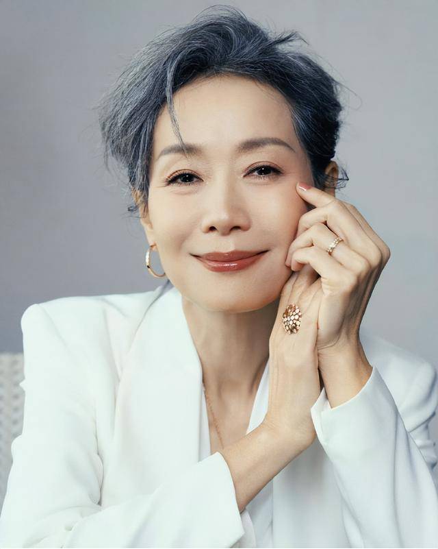 香港著名女星与老公同框表情冷淡