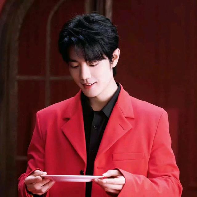 正午阳光放大招！当新剧官宣只写一个名字，这场面太震撼