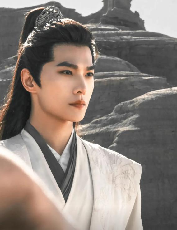 男演员长相多重要?看35岁成毅和37岁罗云熙,才知何为丑头怪脑!