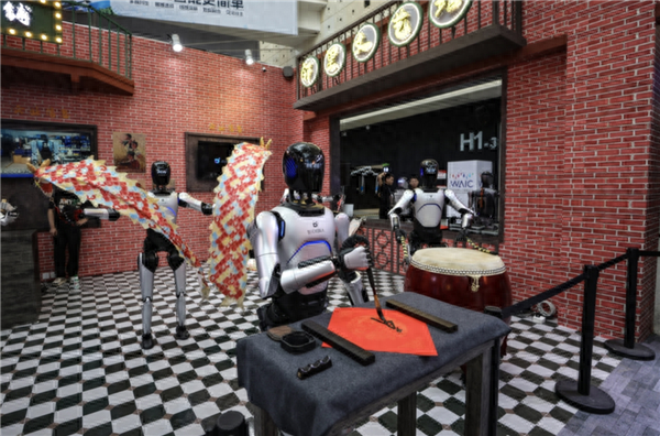 智元四大明星機器人集體亮相WAIC2025 大秀才藝 干活給力