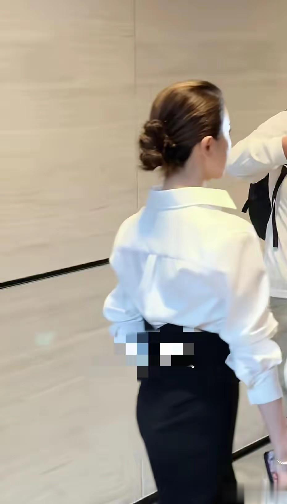 48岁左小青状态真好，很有气质