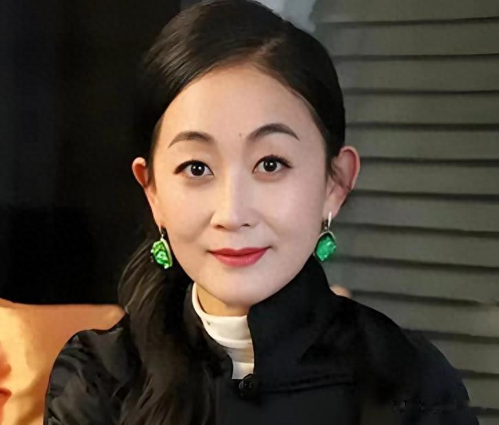 61岁百花影后不婚不育,每天活在绝望中害怕痴呆,不敢依靠任何人