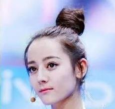 热巴护照丢失在日本咖啡厅,私密信息曝光,粉丝质疑:难道隐婚?