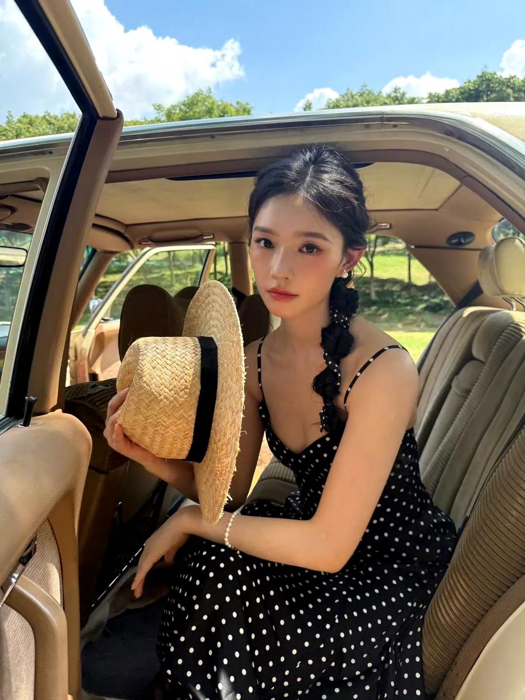 林允性感吊带裙