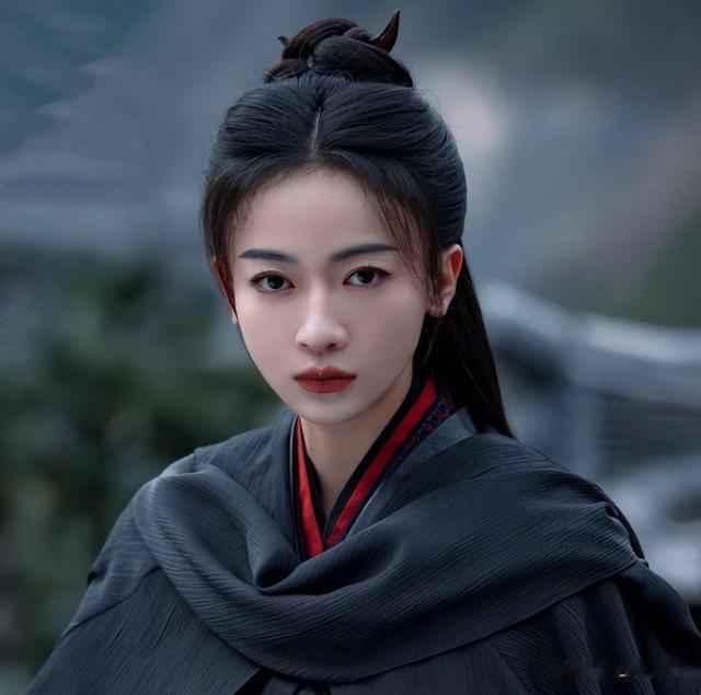 于正爆料吴谨言被换角：半年苦熬只拿5000块，背后女星是谁？