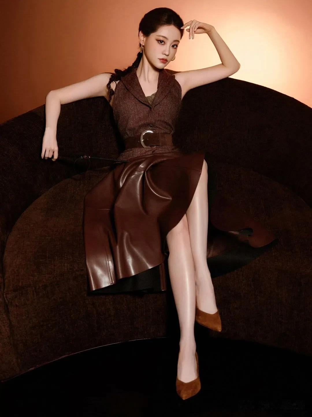 明星写真大片｜祝绪丹，复古棕系，冷感气质拉满！