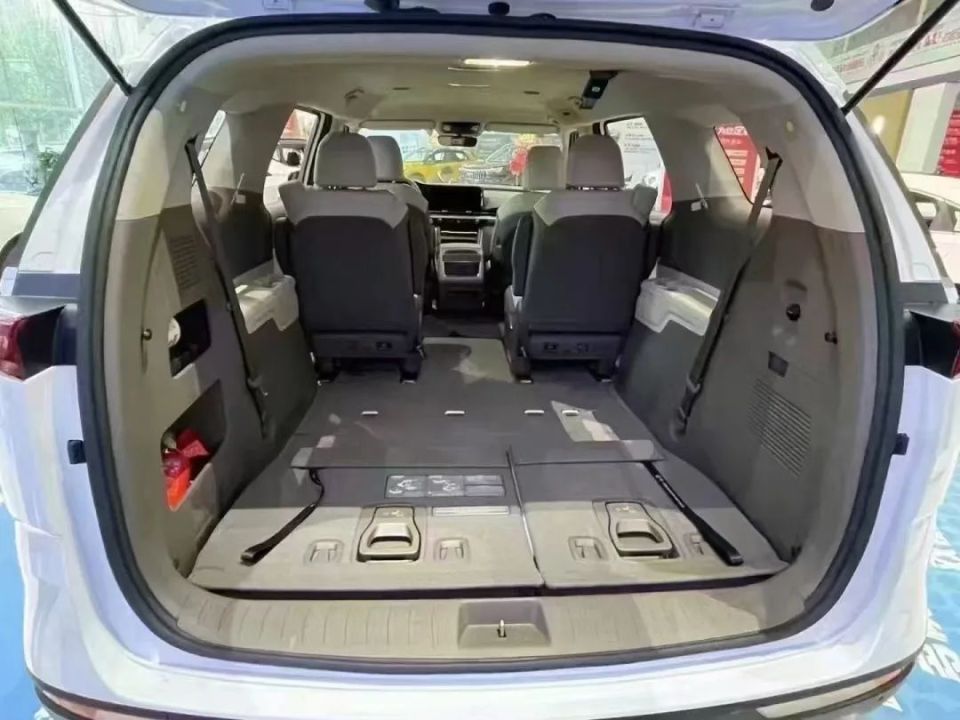 合资MPV“憋屈王”！长超5米标配2.0T+8AT，仅售17万却无人识货