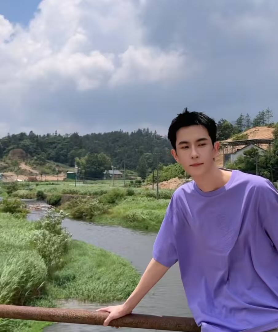 拔出萝卜带出泥，于朦胧事件牵扯多位明星，黄晓明评论区被冲