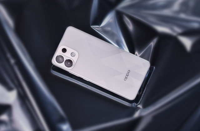 OPPO K12s 星芒白圖賞：輕薄大電量，千元新選擇