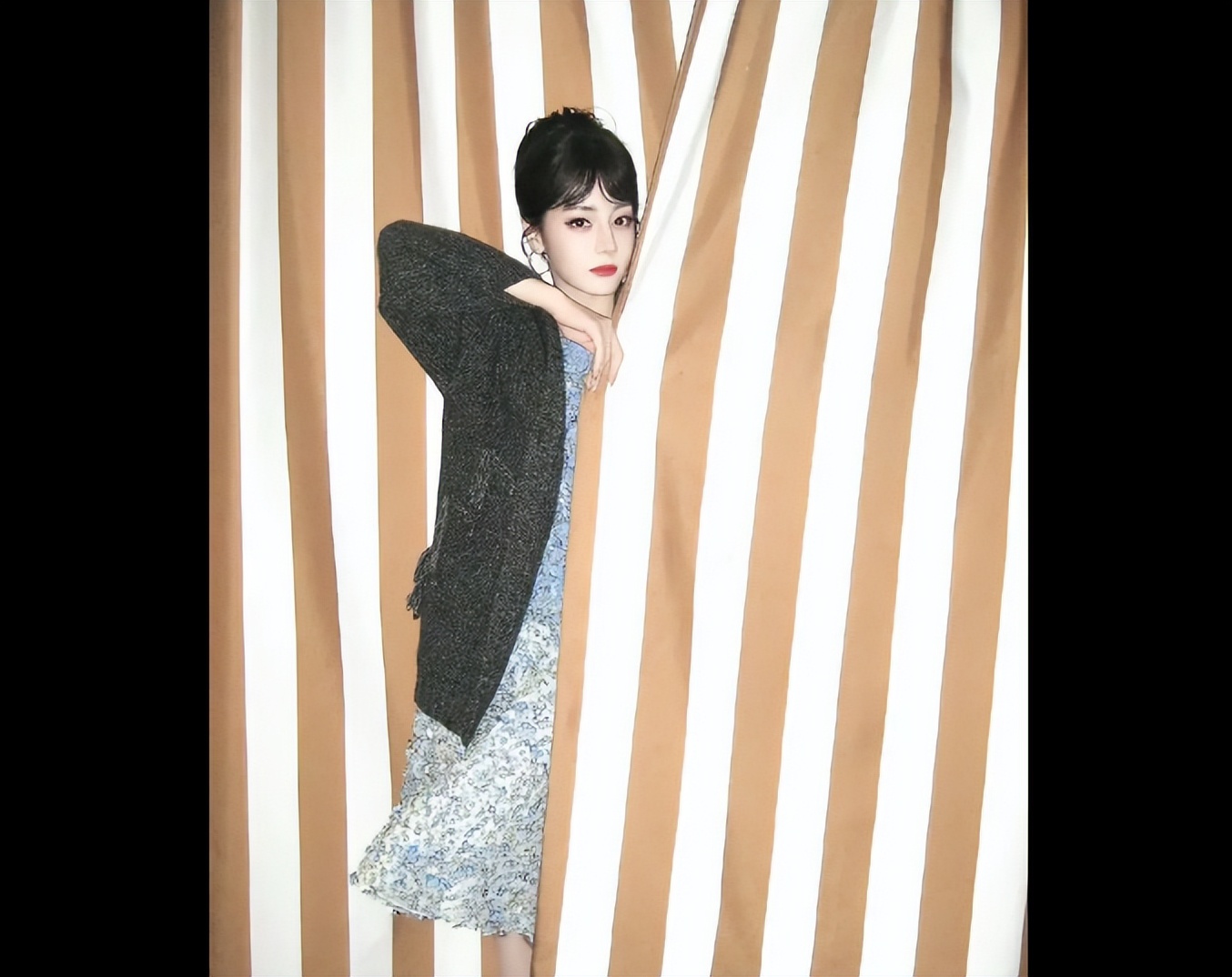 热巴蓝色亮片套装, 温婉可人,又纯又欲!