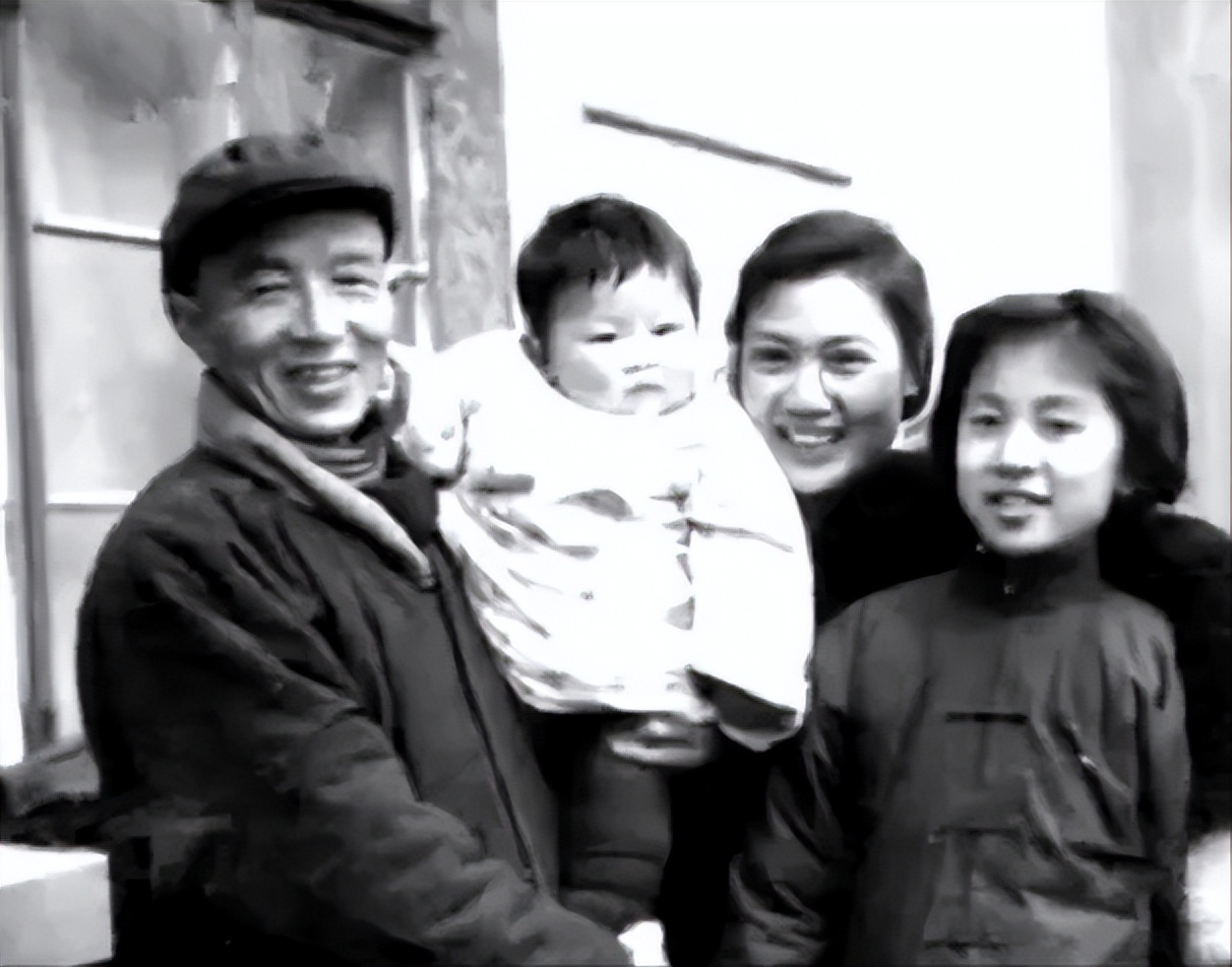 女星秦文：是秦怡的胞妹，没与姐姐反目，曾反对女儿与汪嘉伟离婚