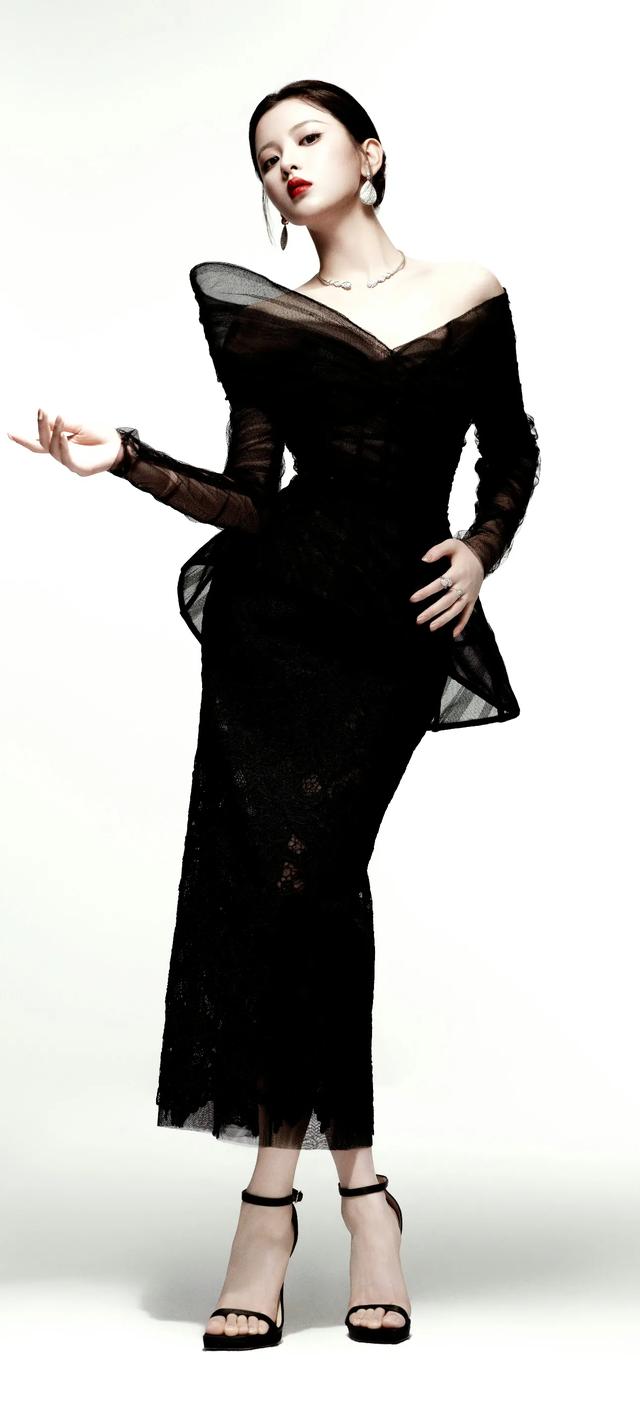 好看的杨超越壁纸,杨超越薄纱黑裙高清无水印壁纸